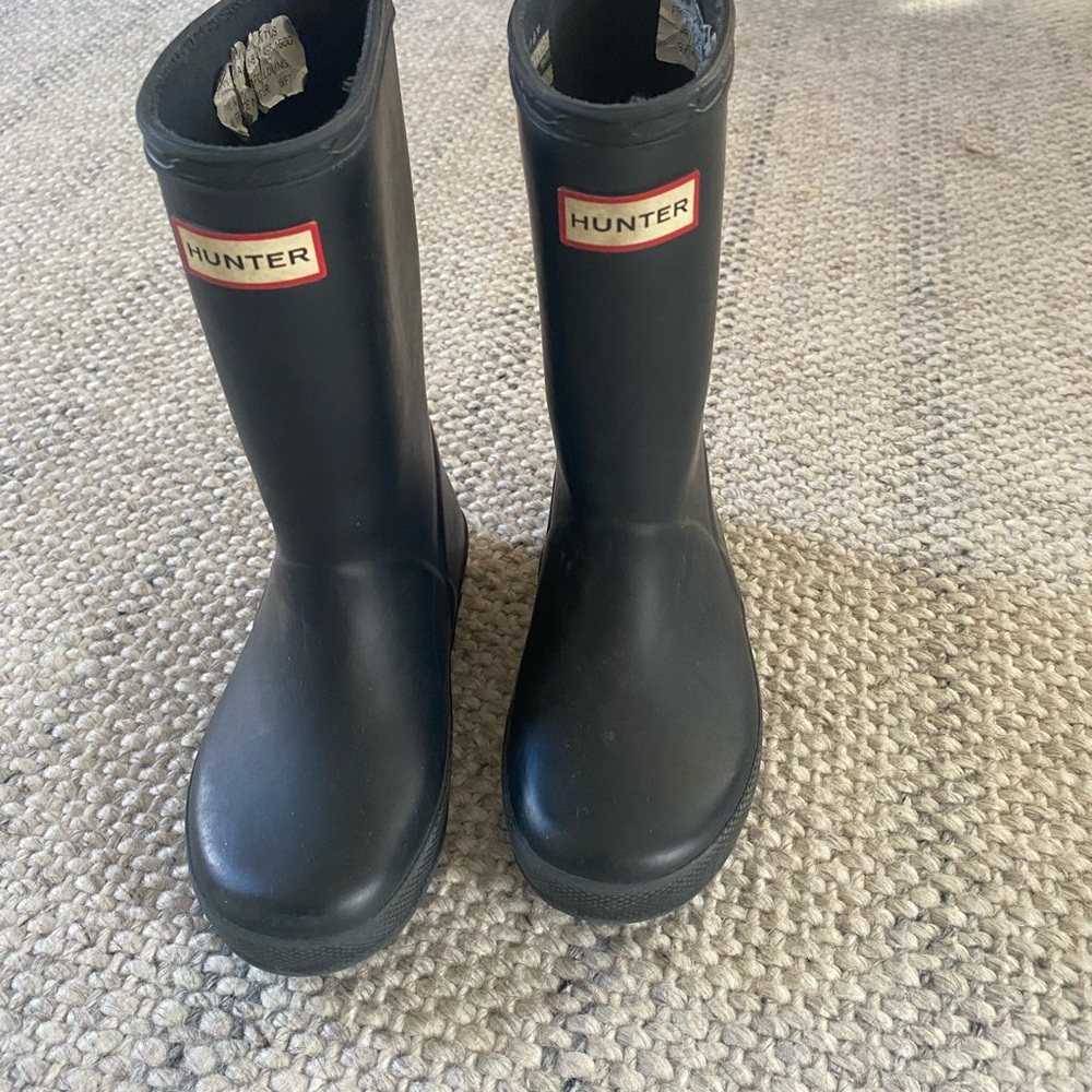 Hunter navy blue rain boots, size 10 Toddler